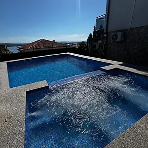  Apartmán Blazevic, Heated Pool&jacuzzi